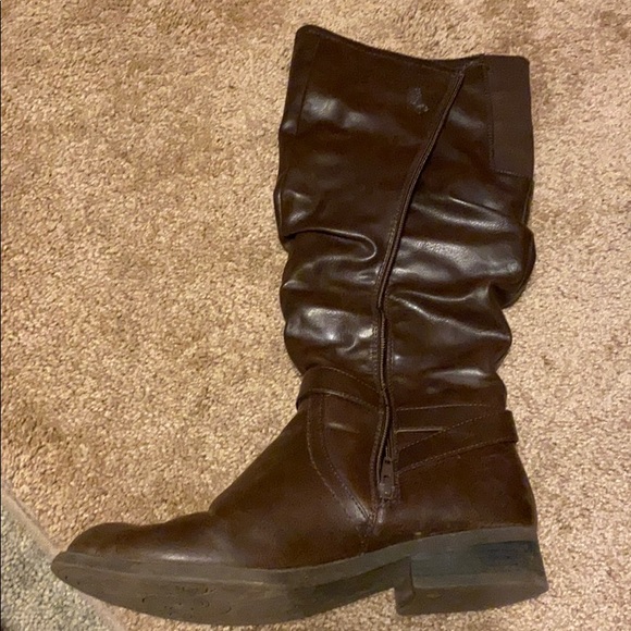 Brown boots - Picture 2 of 3